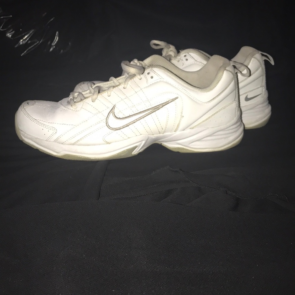 White Tennis shoes
